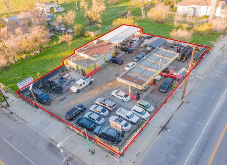 Commercial corner lot